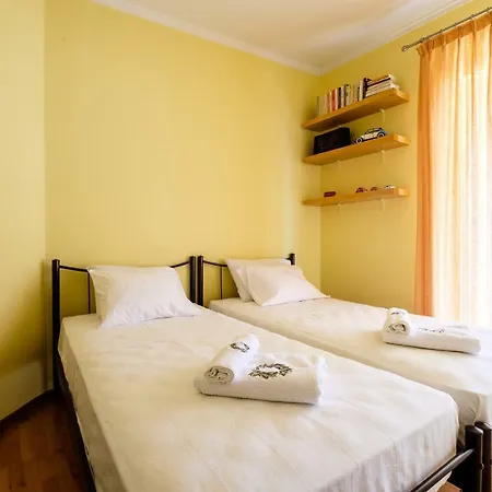 Sunny, Large & Comfortable Apt, With Palamidi View *