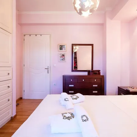 Sunny, Large & Comfortable Apt, With Palamidi View *